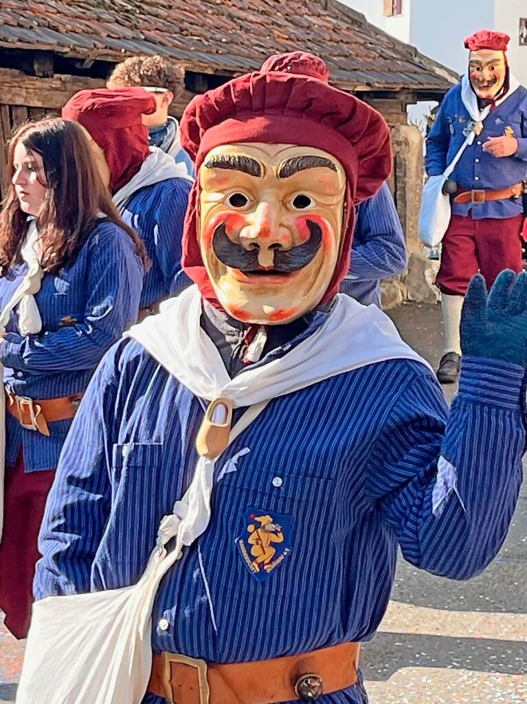 Das ganze Dorf ist auf den Beinen, wenn der Fasnachtsumzug durch Istein zieht.