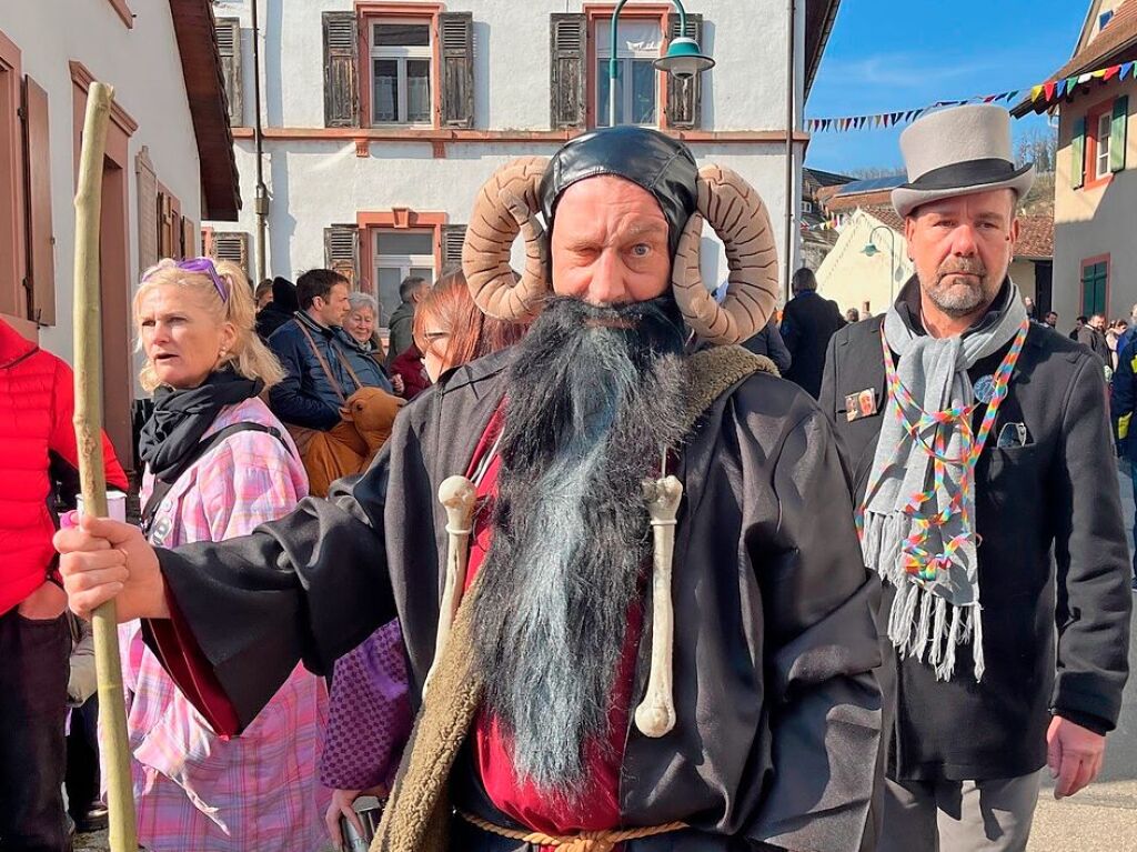 Das ganze Dorf ist auf den Beinen, wenn der Fasnachtsumzug durch Istein zieht.