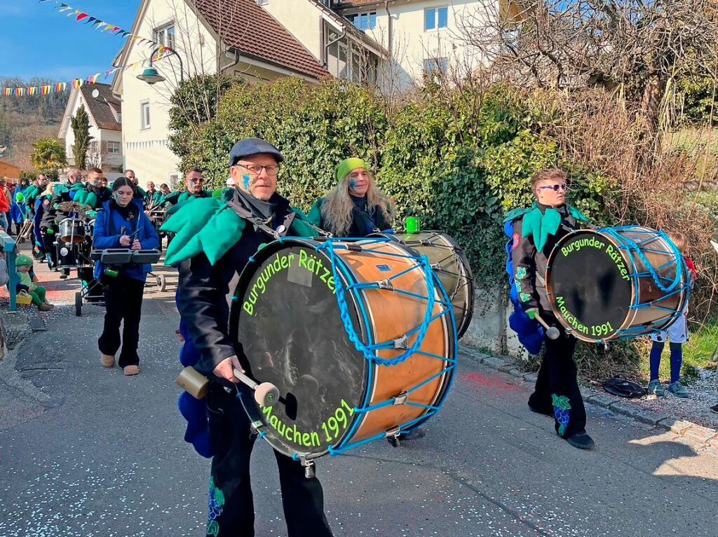 Das ganze Dorf ist auf den Beinen, wenn der Fasnachtsumzug durch Istein zieht.