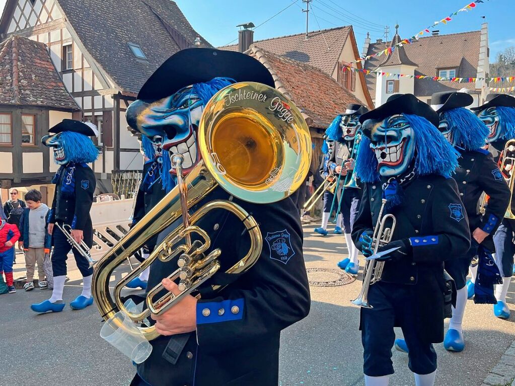 Das ganze Dorf ist auf den Beinen, wenn der Fasnachtsumzug durch Istein zieht.