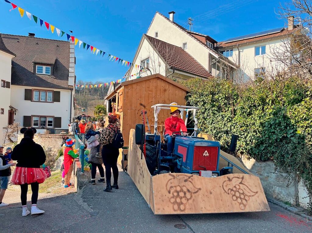 Das ganze Dorf ist auf den Beinen, wenn der Fasnachtsumzug durch Istein zieht.