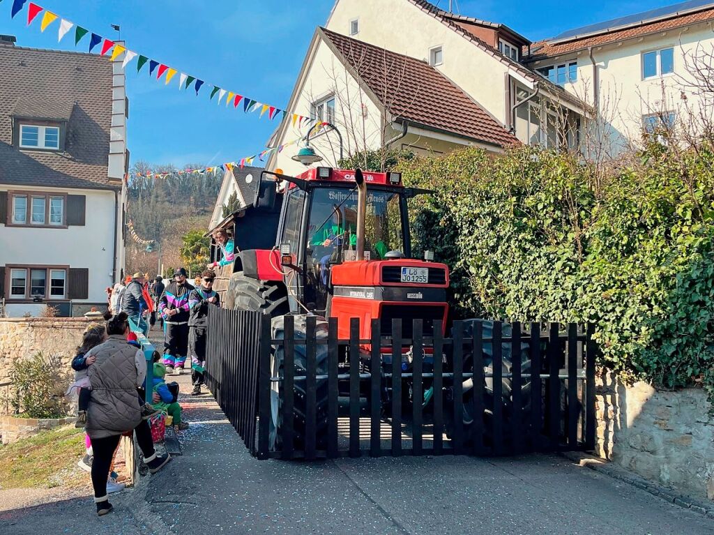 Das ganze Dorf ist auf den Beinen, wenn der Fasnachtsumzug durch Istein zieht.