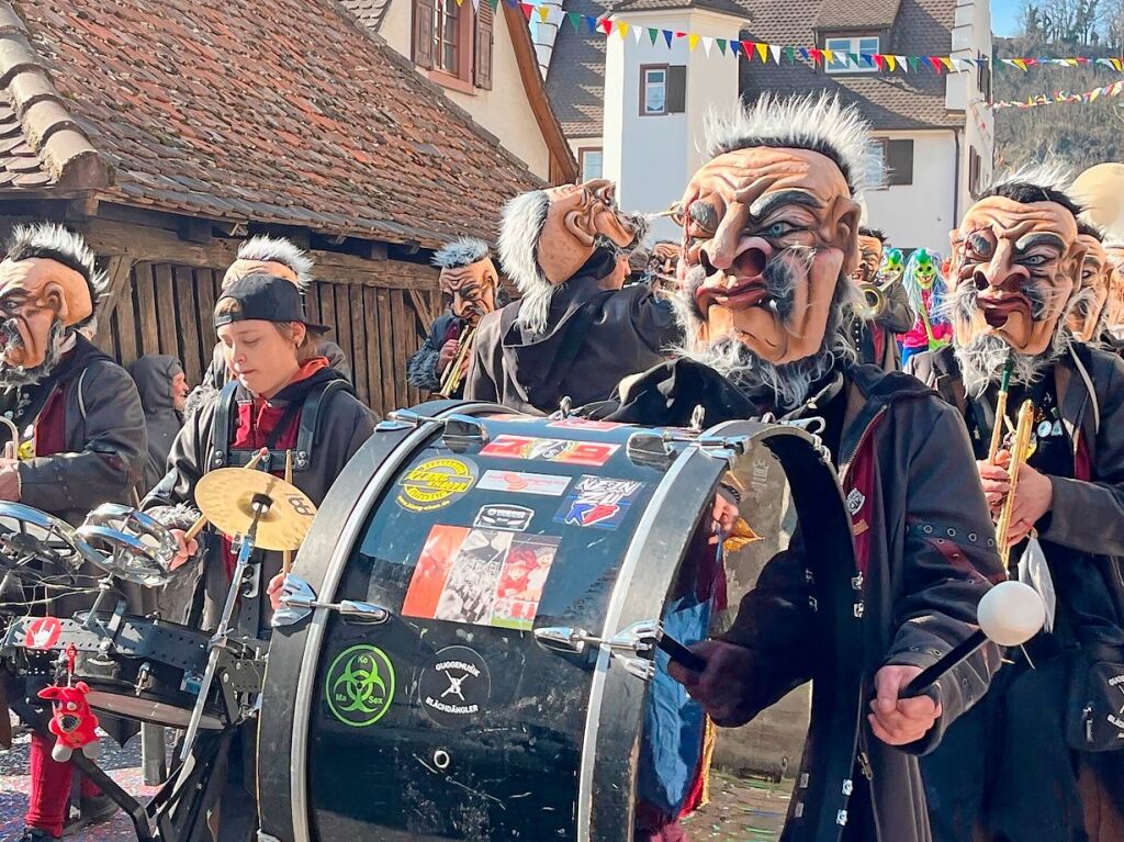 Das ganze Dorf ist auf den Beinen, wenn der Fasnachtsumzug durch Istein zieht.