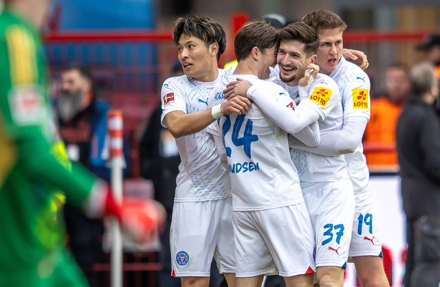 Kiel feiert den ersten Ausw&auml;rtssieg der Saison.  | Foto: Andreas Gora/dpa