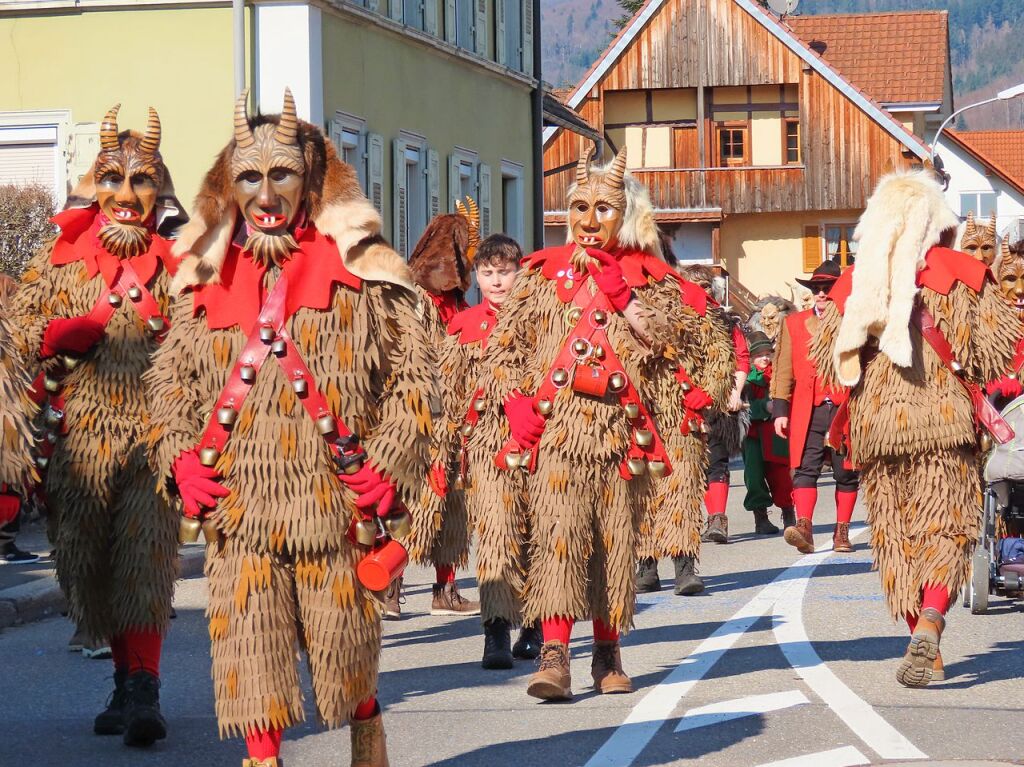 Bei besten Wetter kamen die Gste zum Wehrer Umzug zu Hauf.