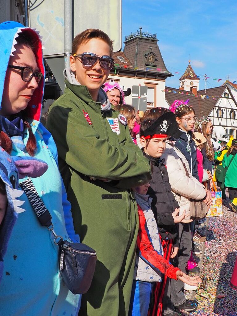 Der Umzug der Brezele Buebe zog sich am Samstag durch Kandern.