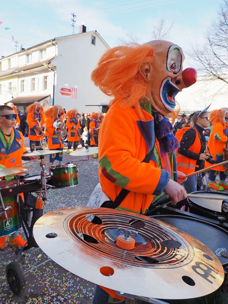 Der Umzug der Brezele Buebe zog sich am Samstag durch Kandern.