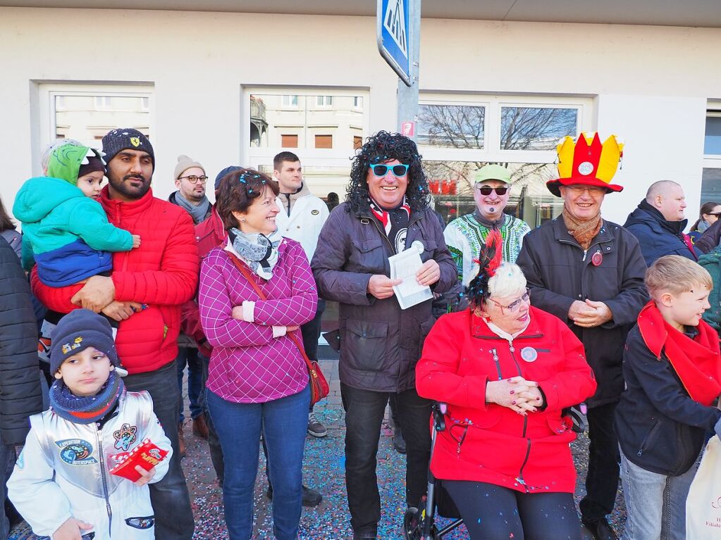 Der Umzug der Brezele Buebe zog sich am Samstag durch Kandern.