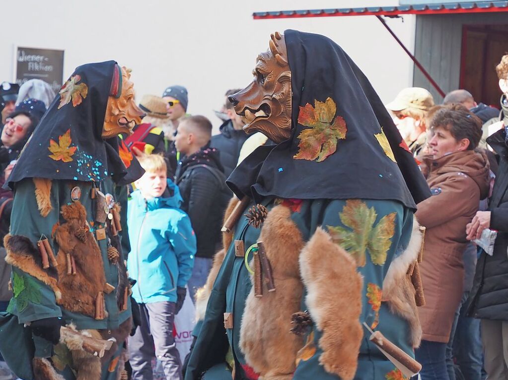 Der Umzug der Brezele Buebe zog sich am Samstag durch Kandern.