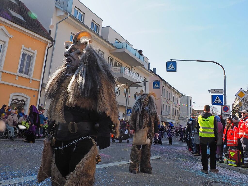 Der Umzug der Brezele Buebe zog sich am Samstag durch Kandern.