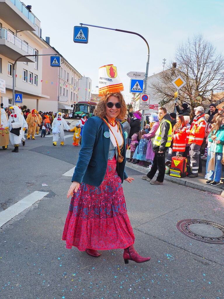 Der Umzug der Brezele Buebe zog sich am Samstag durch Kandern.