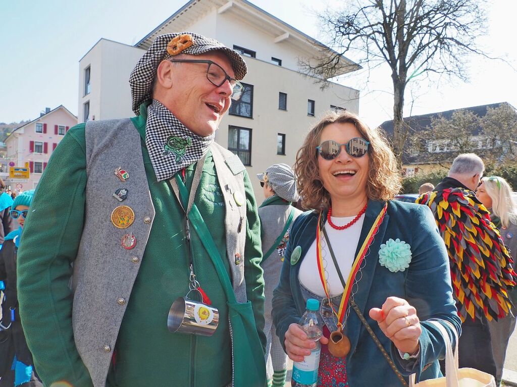 Der Umzug der Brezele Buebe zog sich am Samstag durch Kandern.