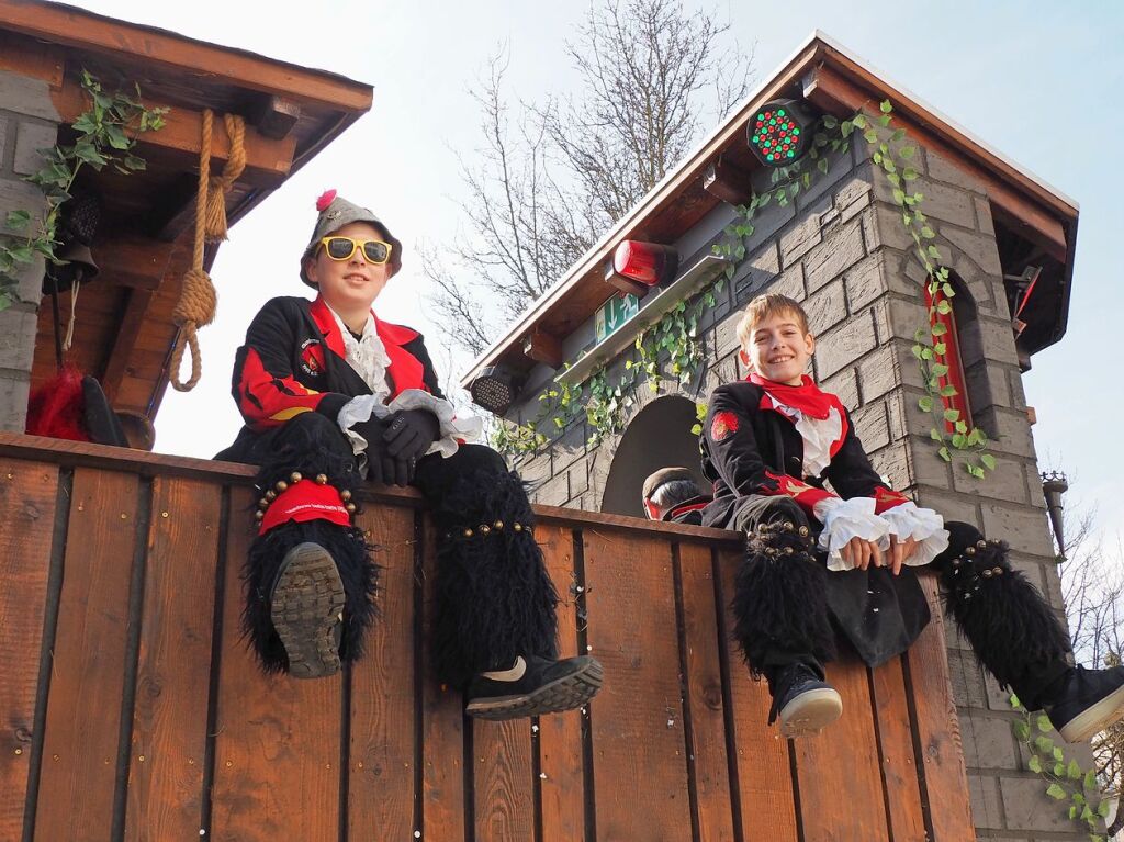 Der Umzug der Brezele Buebe zog sich am Samstag durch Kandern.