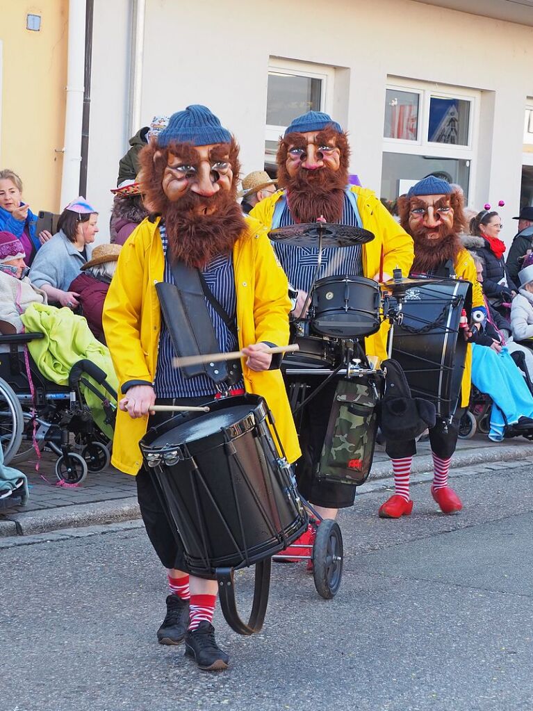 Der Umzug der Brezele Buebe zog sich am Samstag durch Kandern.