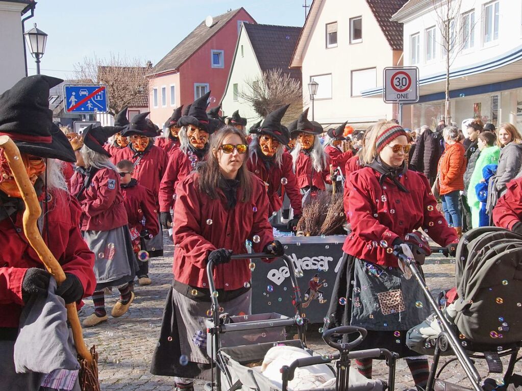 Ausgelassen feierten die Narren auf den Umzgen im nrdlichen Breisgau