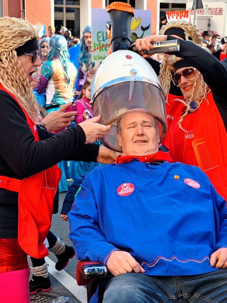 Gensslich das Haupthaar durchblasen lassen in Kenzingen.