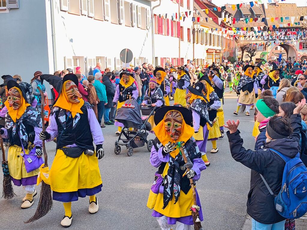 Ein Heimspiel hatten die Kohler-Hexen mit ihrem Spaziergang durch die Brotstrae.