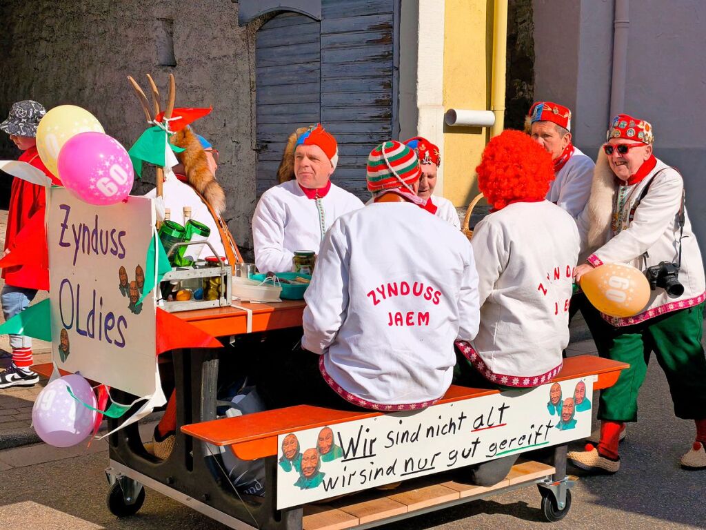 Umzug in Bleichheim: Von wegen altes Eisen. Die Zynduss-Honoration ist nach  wie vor mobil unterwegs.