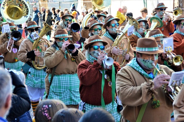 Die Bttelsackmusik aus Fahrnau spielte auf.  | Foto: Edgar Steinfelder