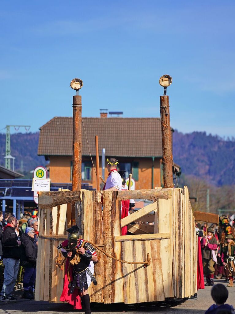 Mit einem groen Umzug hat Kirchzartens Hllenzunft ihr 90. Jubilum gefeiert.