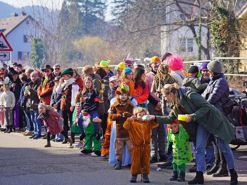 Mit einem groen Umzug hat Kirchzartens Hllenzunft ihr 90. Jubilum gefeiert.