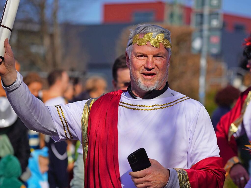 Mit einem groen Umzug hat Kirchzartens Hllenzunft ihr 90. Jubilum gefeiert.