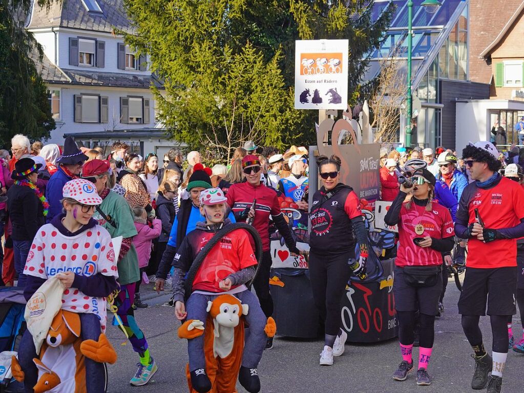 Mit einem groen Umzug hat Kirchzartens Hllenzunft ihr 90. Jubilum gefeiert.