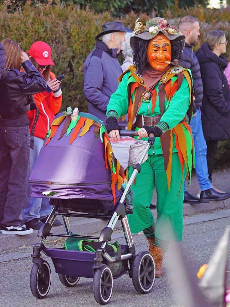 Mit einem groen Umzug hat Kirchzartens Hllenzunft ihr 90. Jubilum gefeiert.