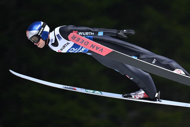 Skispringer Wellinger kommt wieder ins Fliegen.  | Foto: Hendrik Schmidt/dpa