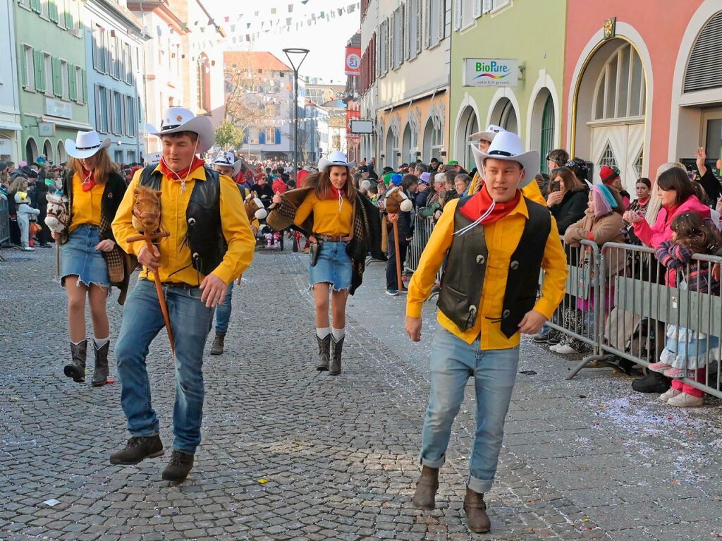 Bestes Wetter, beste Stimmung: Der Umzug in der Emmendinger Innenstadt mit 85 Gruppen