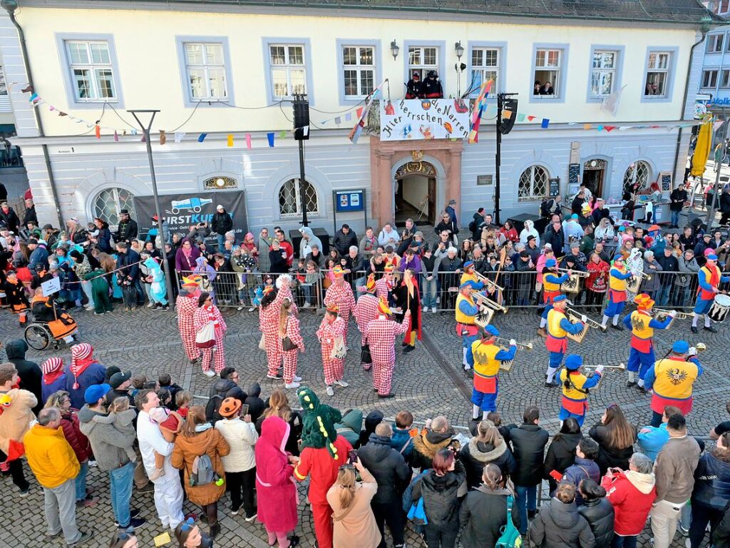 Bestes Wetter, beste Stimmung: Der Umzug in der Emmendinger Innenstadt mit 85 Gruppen