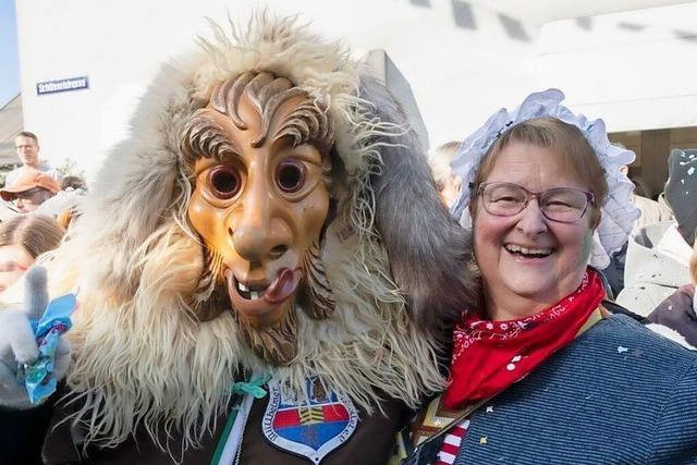 Fotos: Tausende Narren und ein Heiratsantrag beim Fasnachtsumzug in Neuenburg