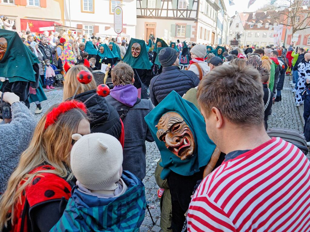 Jubilumsumzug zu 75 Jahre Narrenvereinigung Lustige 13 in Riegel: Die Rhinwaldhexen aus Burkheim