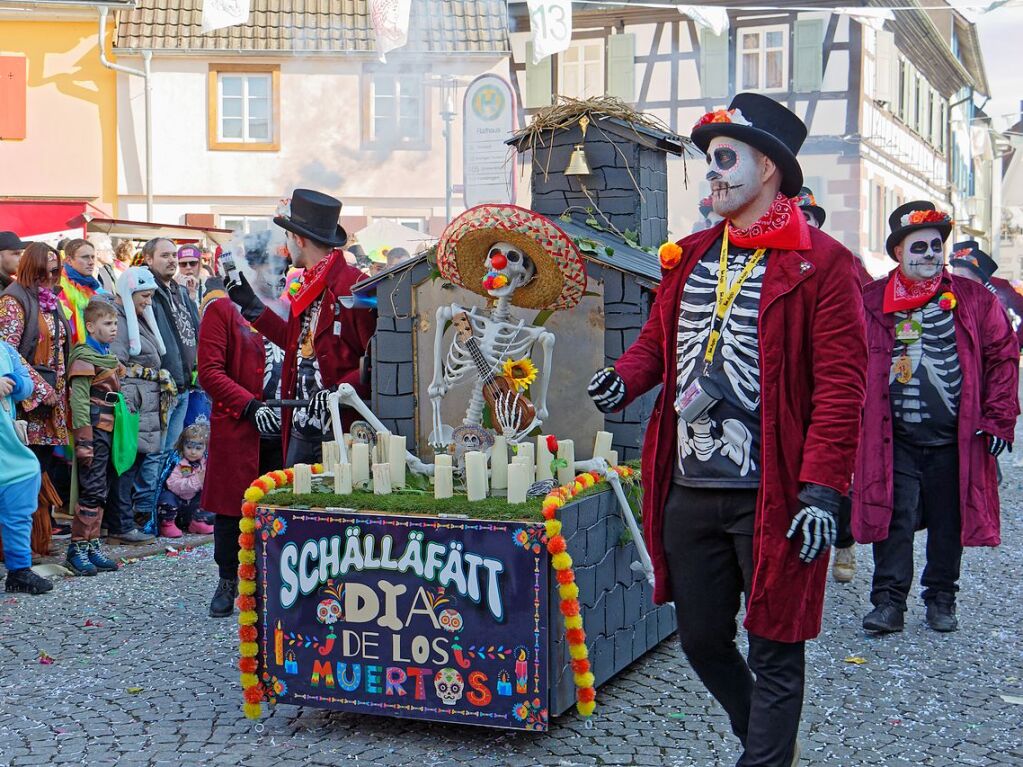 Jubilumsumzug zu 75 Jahre Narrenvereinigung Lustige 13 in Riegel: Schllftt Forchheim mit "Dia de los Muertas"