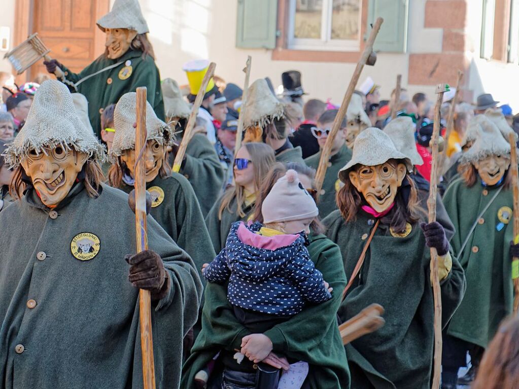 Jubilumsumzug zu 75 Jahre Narrenvereinigung Lustige 13 in Riegel: Aus dem Schwarzwald kamen die Betzitglunki aus St. Mrgen.