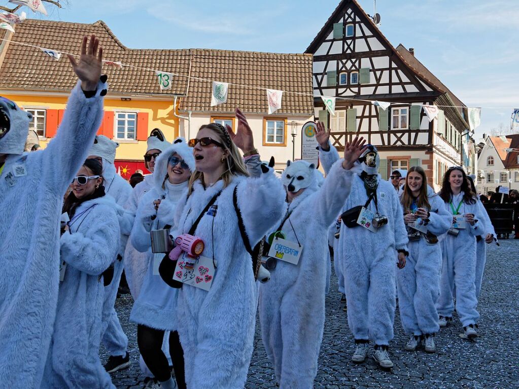 Jubilumsumzug zu 75 Jahre Narrenvereinigung Lustige 13 in Riegel: Eisbren der Katholischen Landjugend Bewegung Forchheim