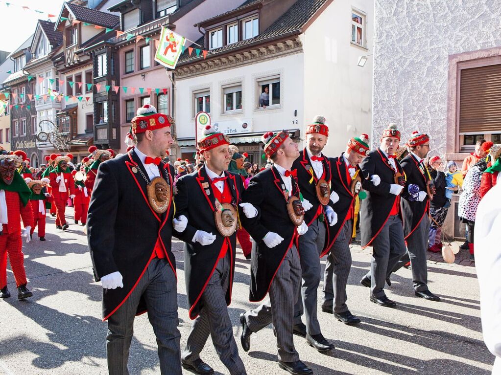 Bei schnstem Wetter feierten am Sonntag in Elzach sowohl die vielen Hundert Schuttig als auch die Zuschauer die Fasnet.