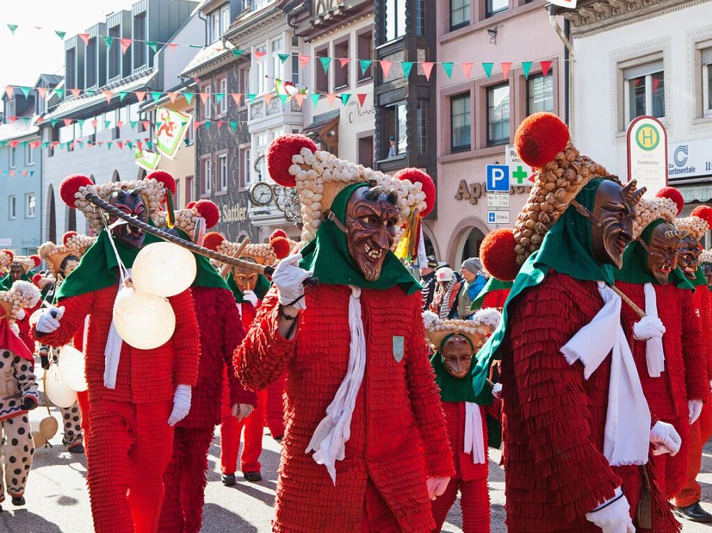 Bei schnstem Wetter feierten am Sonntag in Elzach sowohl die vielen Hundert Schuttig als auch die Zuschauer die Fasnet.