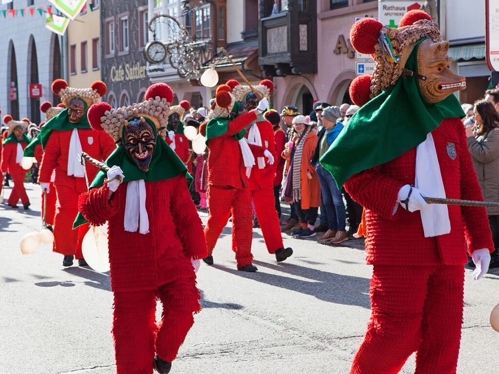 Bei schnstem Wetter feierten am Sonntag in Elzach sowohl die vielen Hundert Schuttig als auch die Zuschauer die Fasnet.