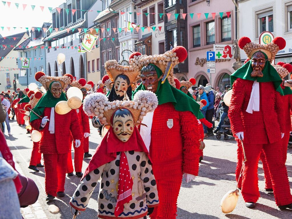 Bei schnstem Wetter feierten am Sonntag in Elzach sowohl die vielen Hundert Schuttig als auch die Zuschauer die Fasnet.