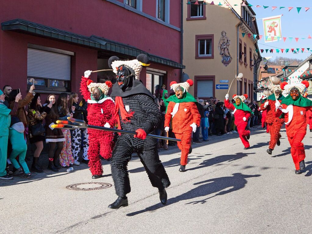 Bei schnstem Wetter feierten am Sonntag in Elzach sowohl die vielen Hundert Schuttig als auch die Zuschauer die Fasnet.