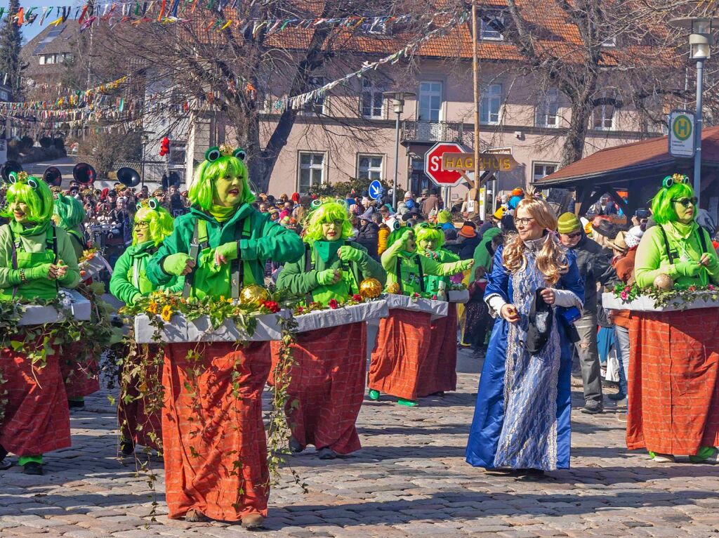 Beim Umzug waren wieder viele Fugruppen dabei.