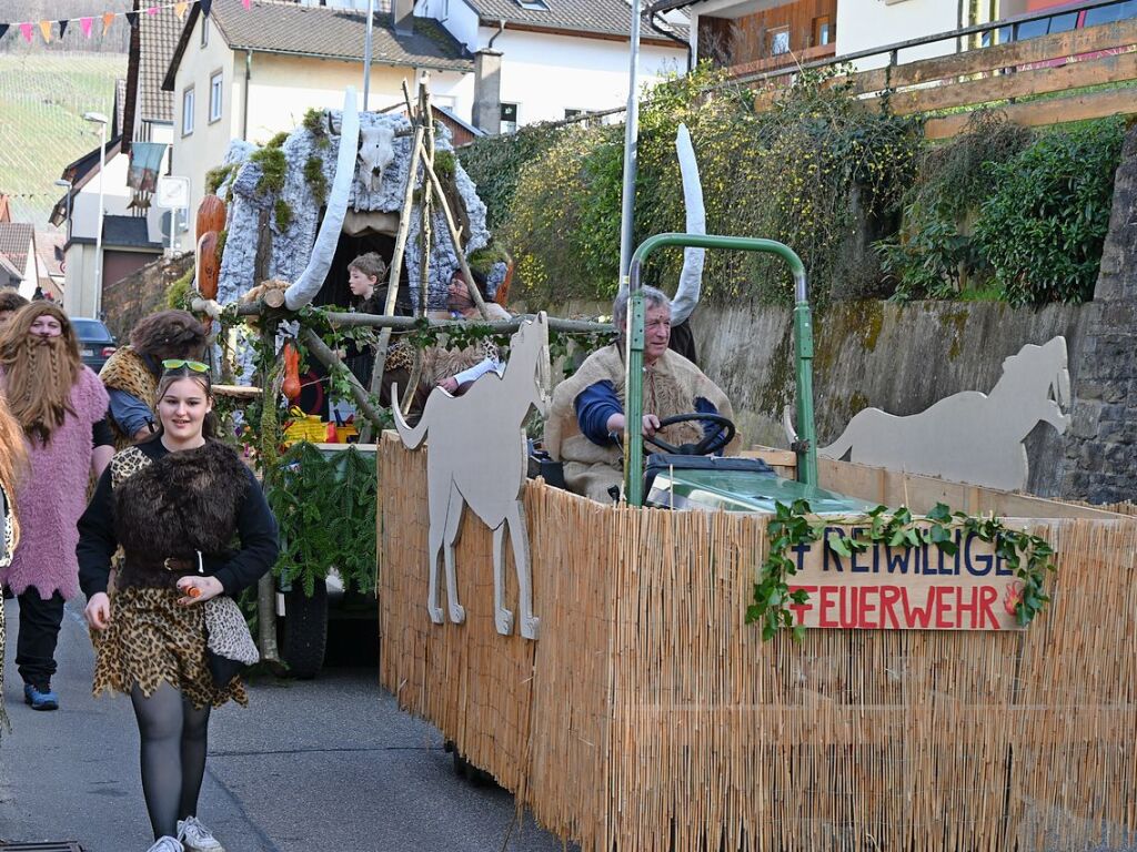 Entlang der Weinstrae, Jahnstrae bis zur Batzenberghalle fhrte der kunterbunte Dorfumzug in Pfaffenweiler.