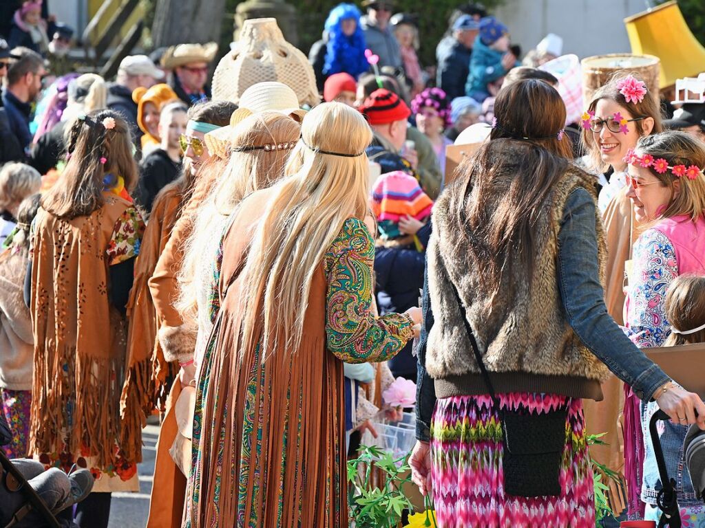 Entlang der Weinstrae, Jahnstrae bis zur Batzenberghalle fhrte der kunterbunte Dorfumzug in Pfaffenweiler.