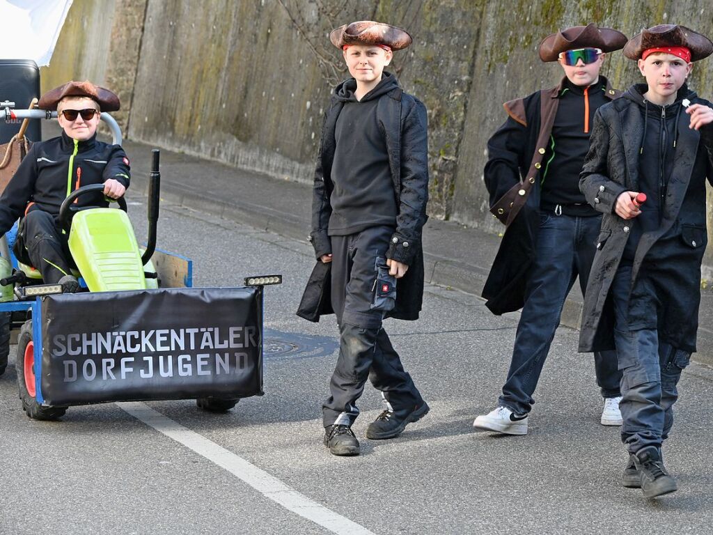 Entlang der Weinstrae, Jahnstrae bis zur Batzenberghalle fhrte der kunterbunte Dorfumzug in Pfaffenweiler.