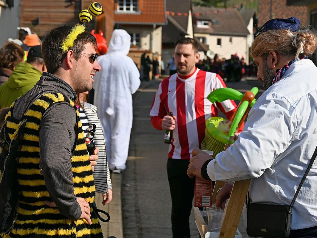 Entlang der Weinstrae, Jahnstrae bis zur Batzenberghalle fhrte der kunterbunte Dorfumzug in Pfaffenweiler.