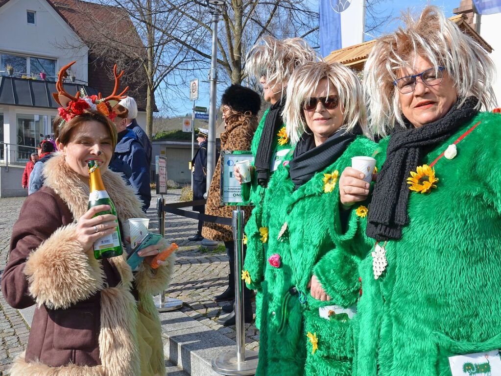 Die Trachtenkapelle Glottertal sowie die Narrenznfte Triibl, Plattewiebli und Eichberghexen marschieren am Sonntag vorneweg. Es folgten diverse Gruppierungen aus dem Glottertal sowie sechs Gastznfte.