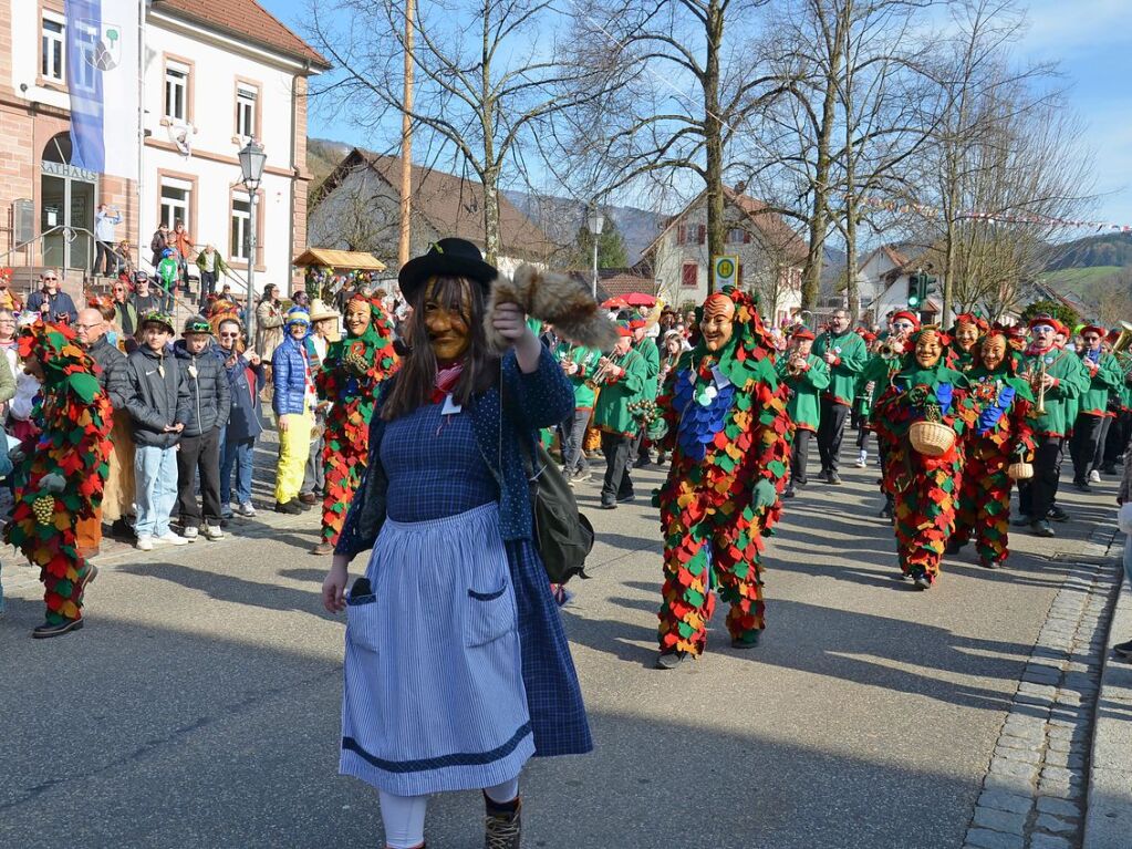 Die Trachtenkapelle Glottertal sowie die Narrenznfte Triibl, Plattewiebli und Eichberghexen marschieren am Sonntag vorneweg. Es folgten diverse Gruppierungen aus dem Glottertal sowie sechs Gastznfte.