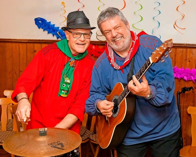 Die Musik ohne Strom inklusive Uli Beh...bei der Wirtshausfasnet in Holzschlag.  | Foto: Wolfgang Scheu