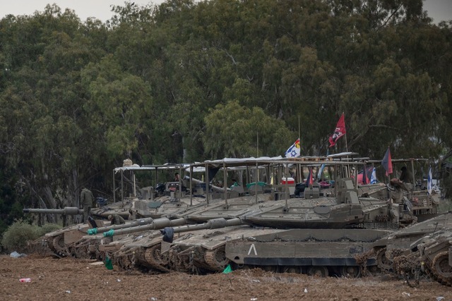 Israels Armee ist angeblich auf die R&uuml;ckkehr zum Krieg vorbereitet.  | Foto: Ohad Zwigenberg/AP/dpa